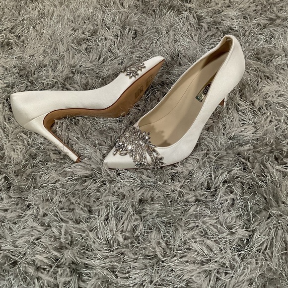 EUC Freya Rose Bridal Pumps Metal Decoration Pointed Toe High Heels - Picture 3 of 5